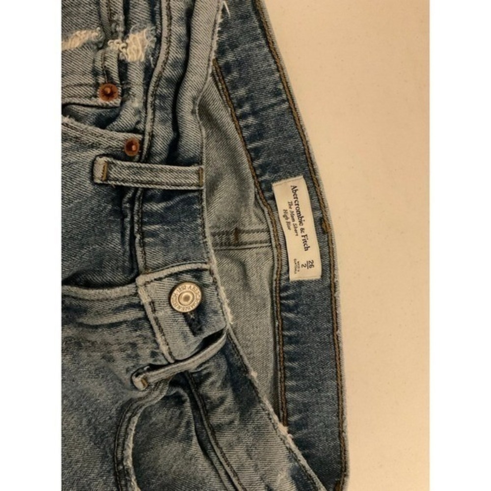 Abercrombie & Fitch "The Mom Short" High Rize Dark Wash Distressed Short Sz 2 - Picture 4 of 6
